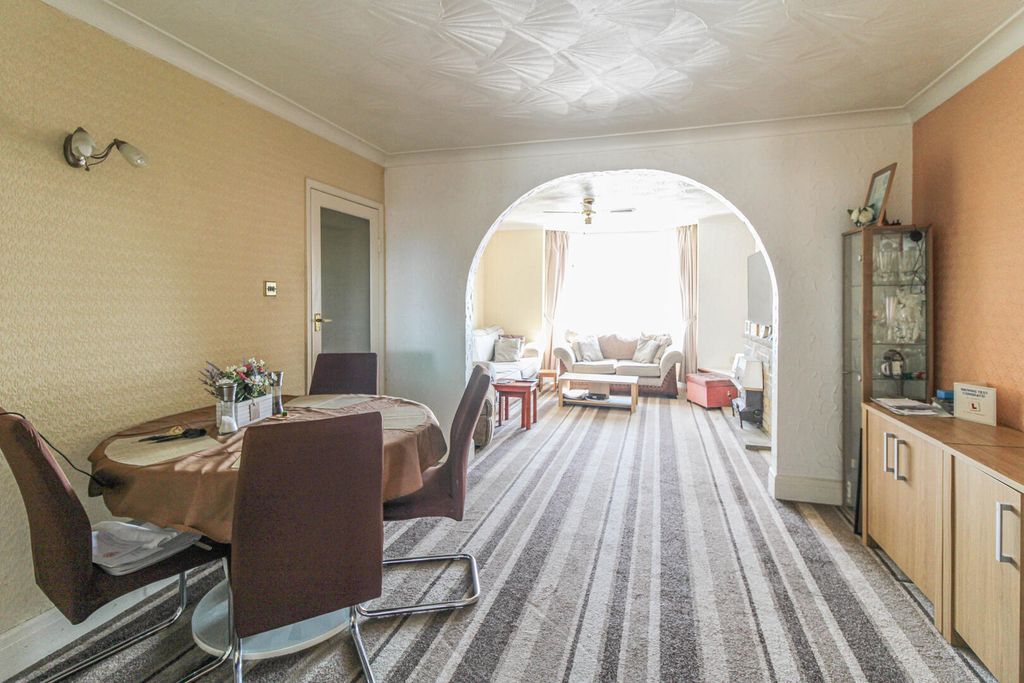 Property photo 3 of 16 Dining Room