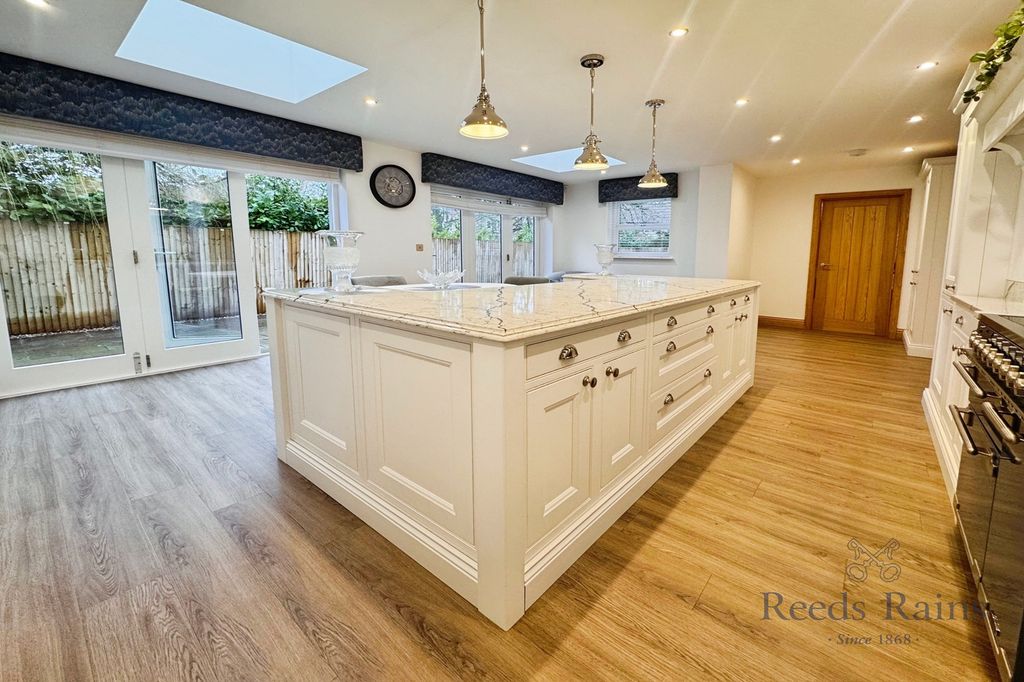 Property photo 2 of 30 Kitchen