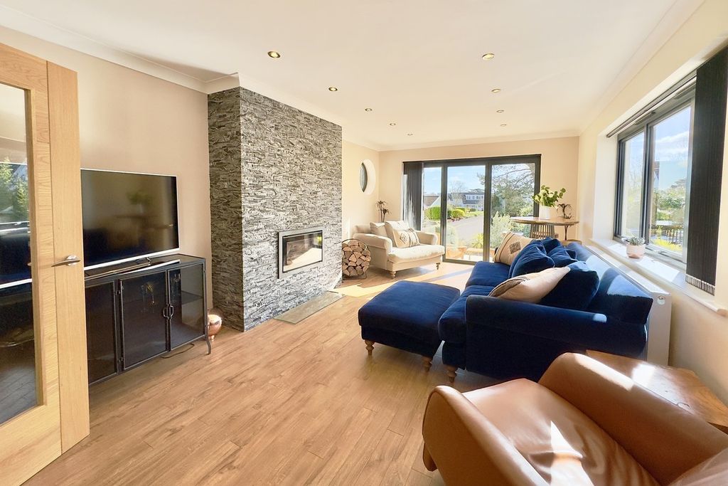 Property photo 2 of 28