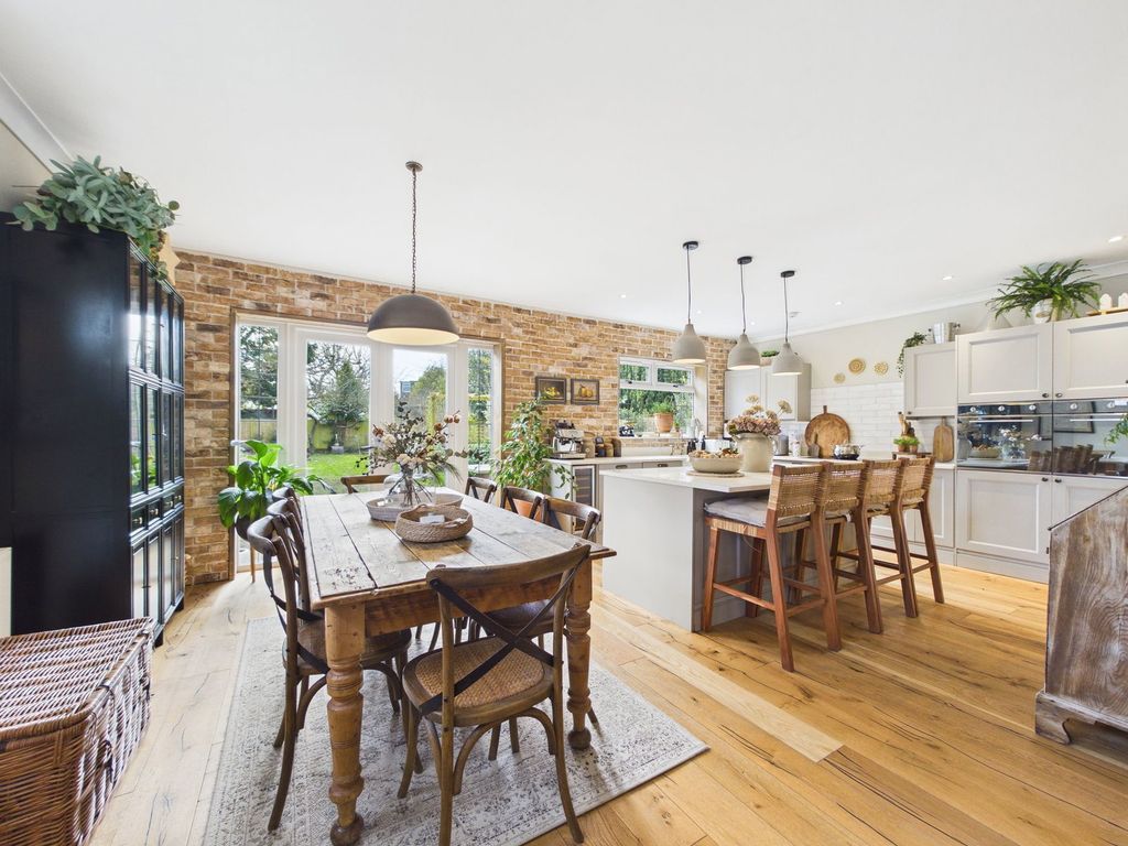 Property photo 2 of 31