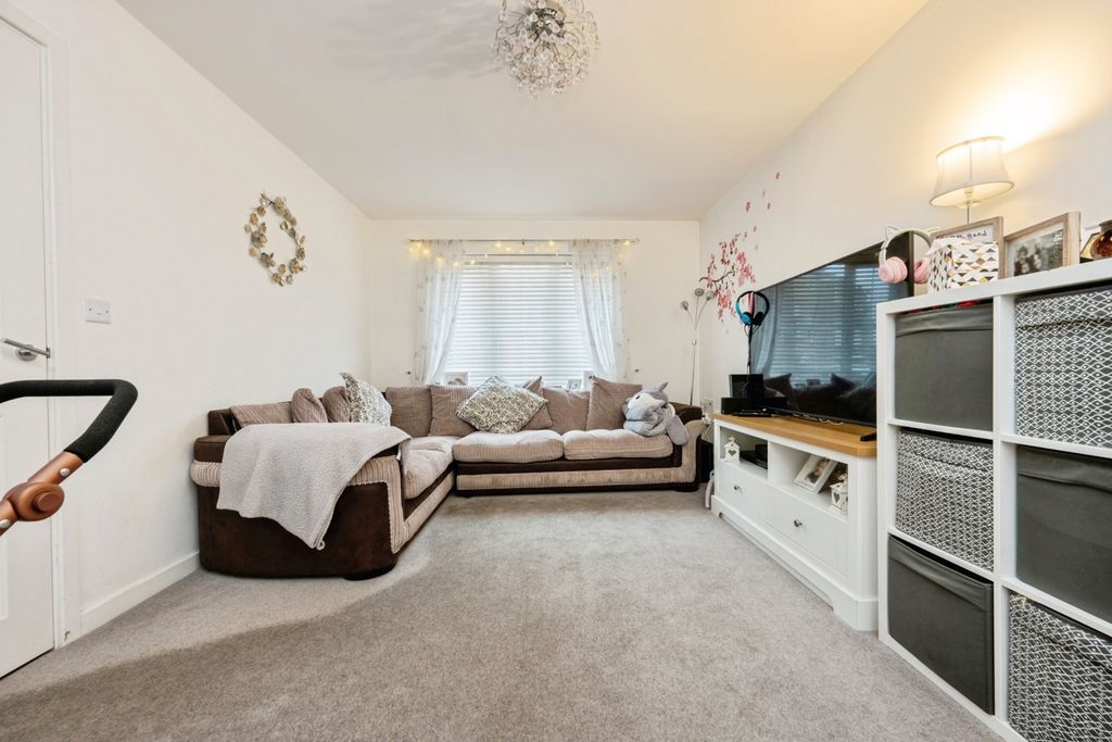 Property photo 2 of 16 Lounge