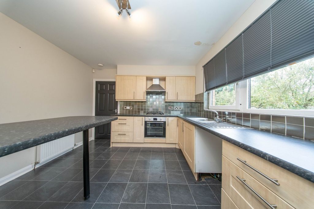 Property photo 3 of 23 Kitchen