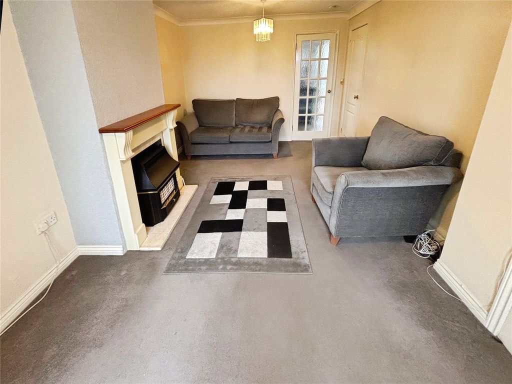 Property photo 3 of 10 Living Room