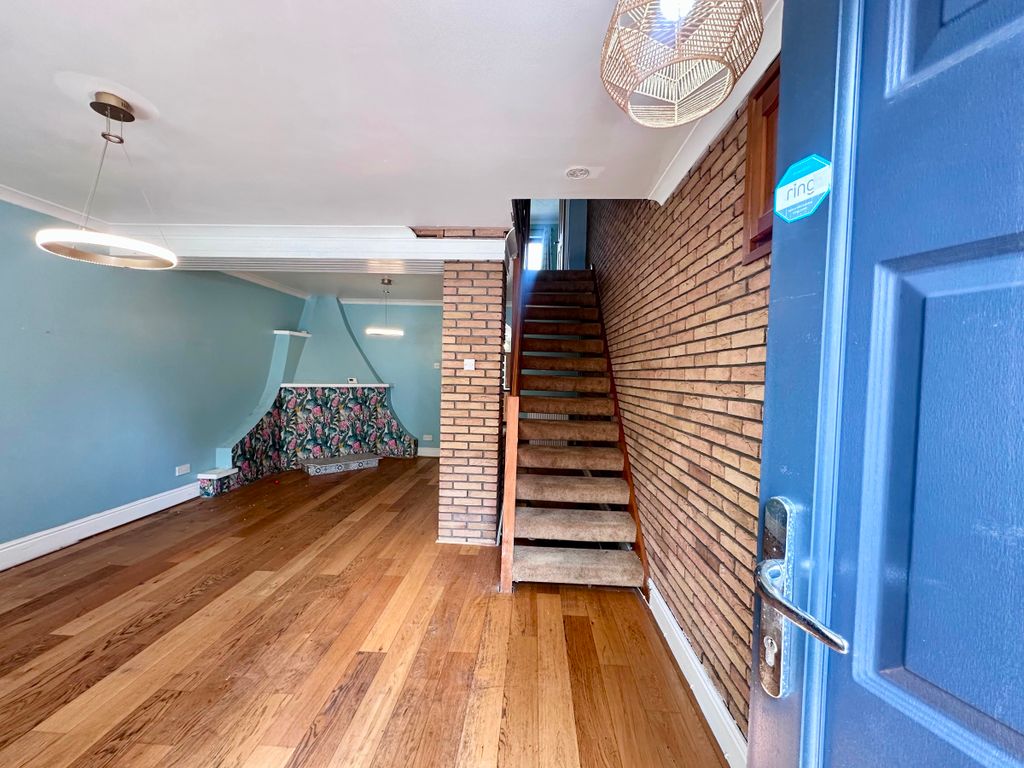 Property photo 2 of 31