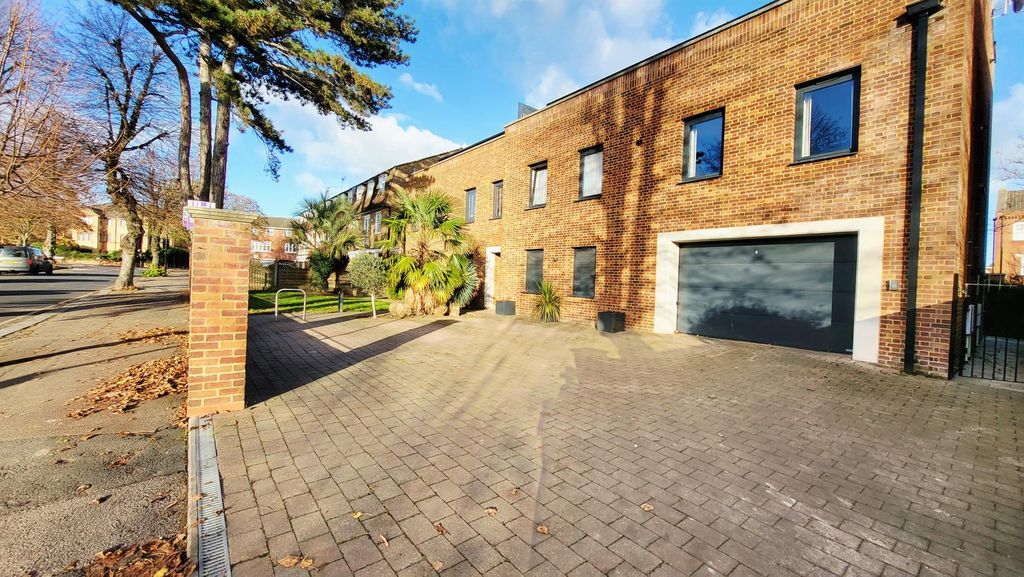 Property photo 1 of 11 Image