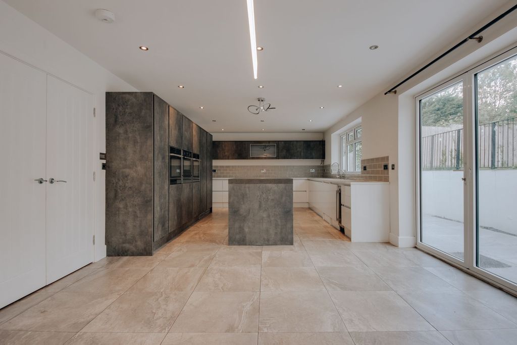 Property photo 1 of 18 Open-Plan Kitchen