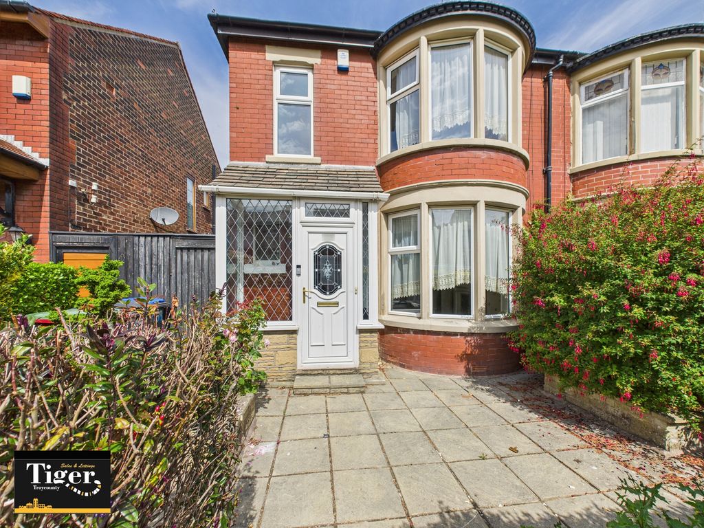 Property photo 1 of 34 Cam03440G0-Pr0385-Still042