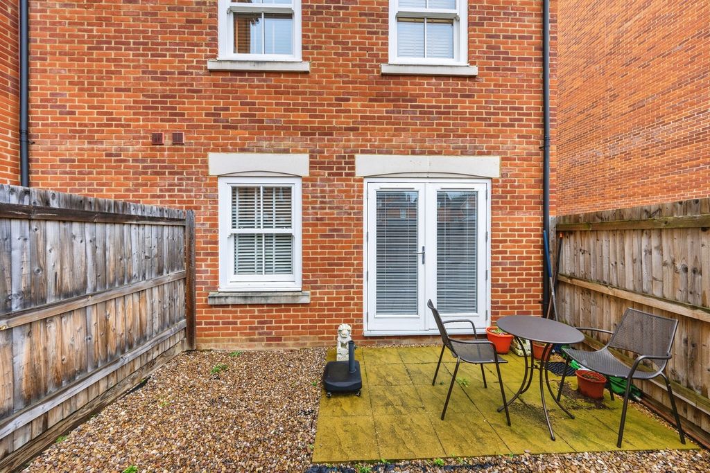 Additional image 12 of 2 bed flat for saleWarwick Avenue, Bedford MK40