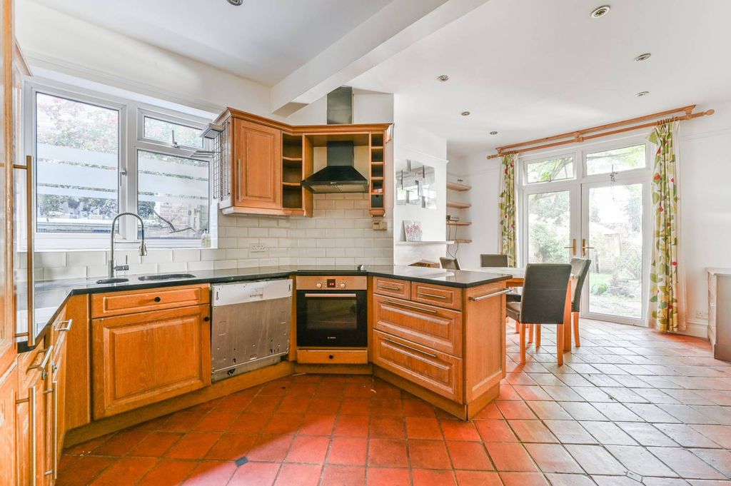 Property photo 3 of 18