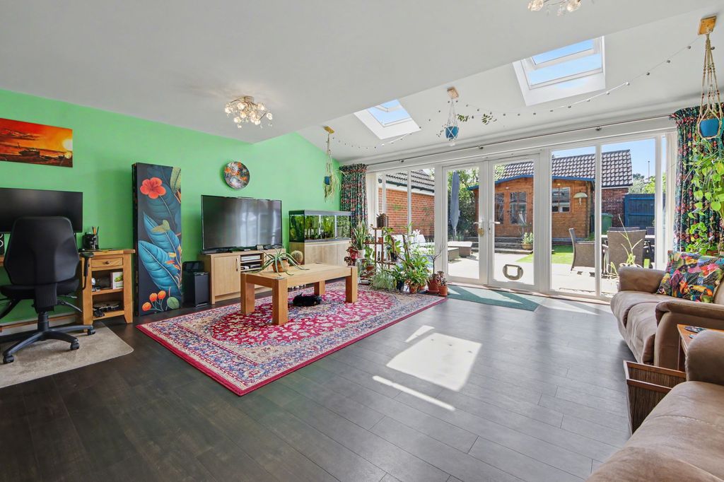 Property photo 2 of 20