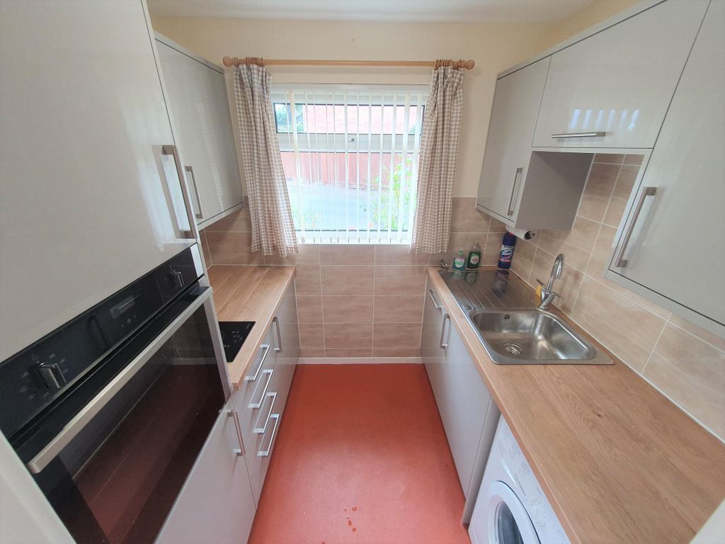 Property photo 3 of 11 Kitchen