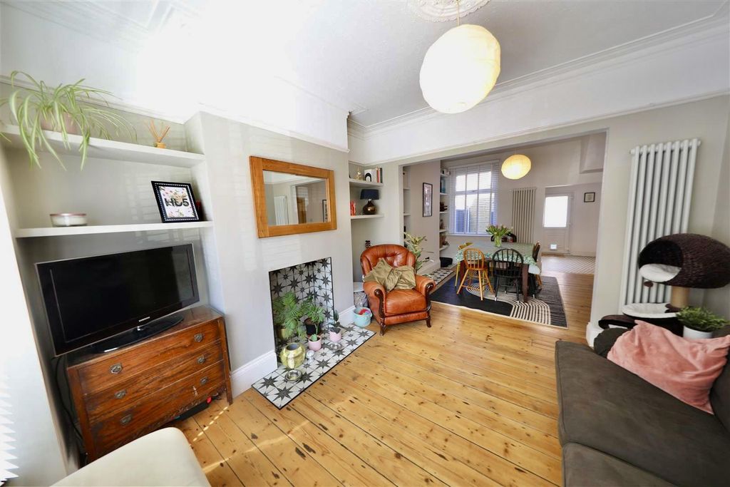 Property photo 2 of 18 Living Room