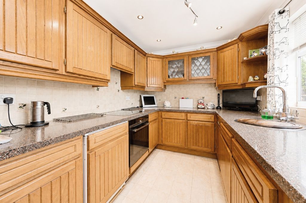 Property photo 3 of 24