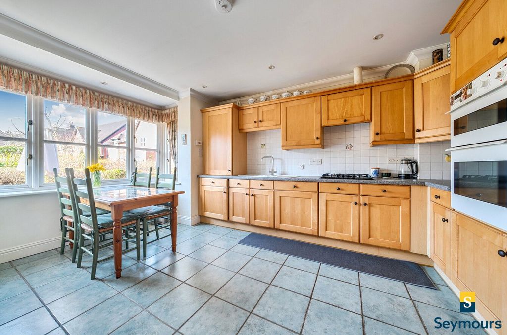 Property photo 3 of 26 Kitchen