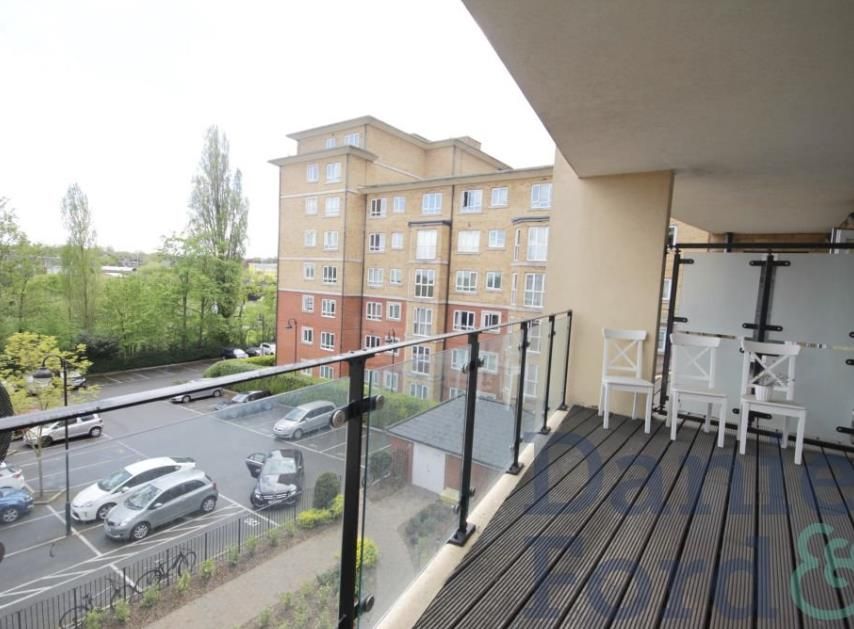 Property photo 3 of 12 85 Glebelands Close