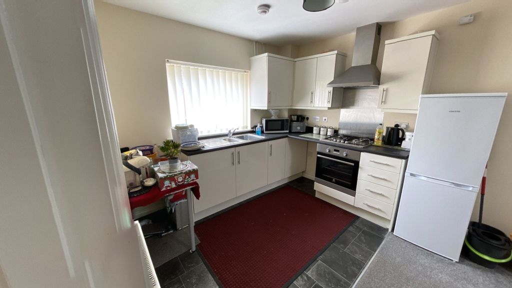 Property photo 3 of 5 Kitchen