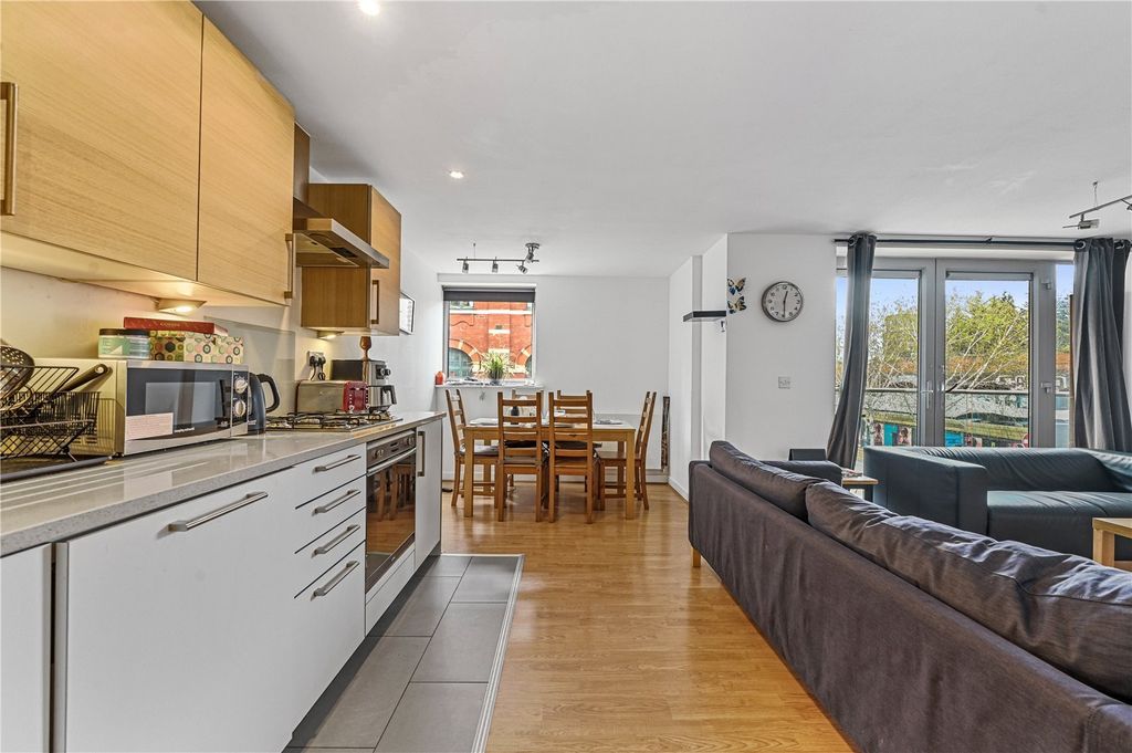 Property photo 3 of 10 Kitchen