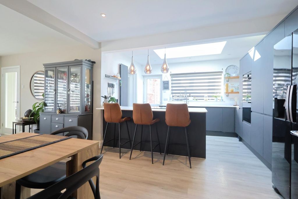 Property photo 2 of 21 Kitchen/Dining Area