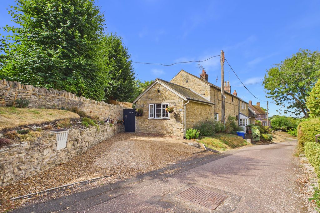 Property photo 2 of 30
