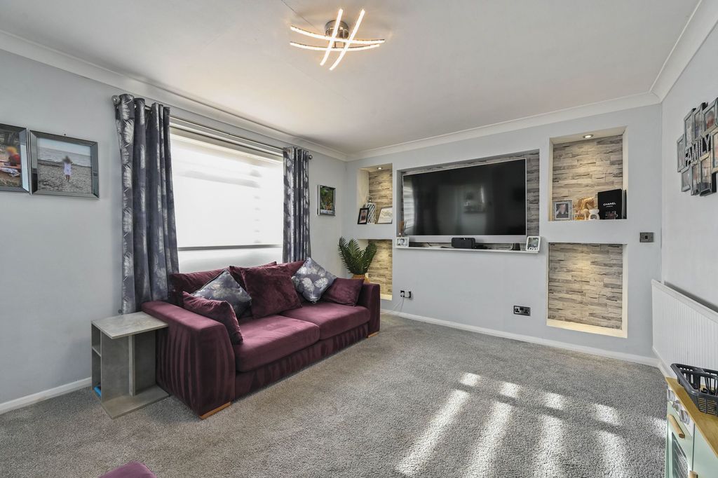 Property photo 3 of 14