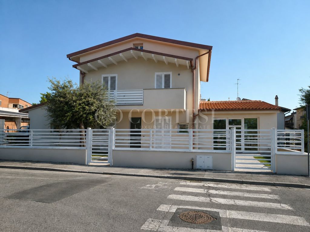 Property photo 2 of 34