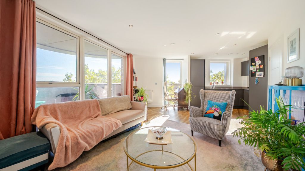 Property photo 2 of 21