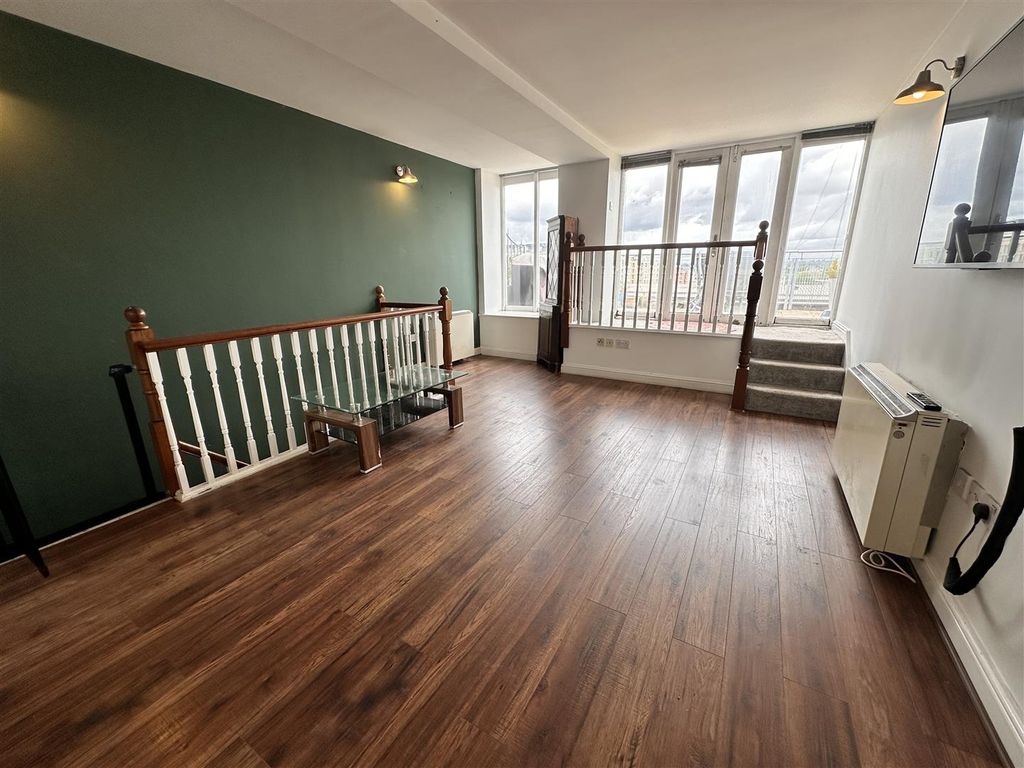 Property photo 2 of 23