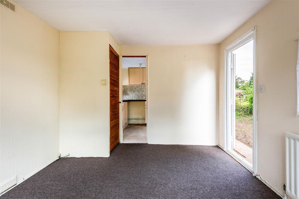 Property photo 3 of 10 Suttonlane2-3.Jpg