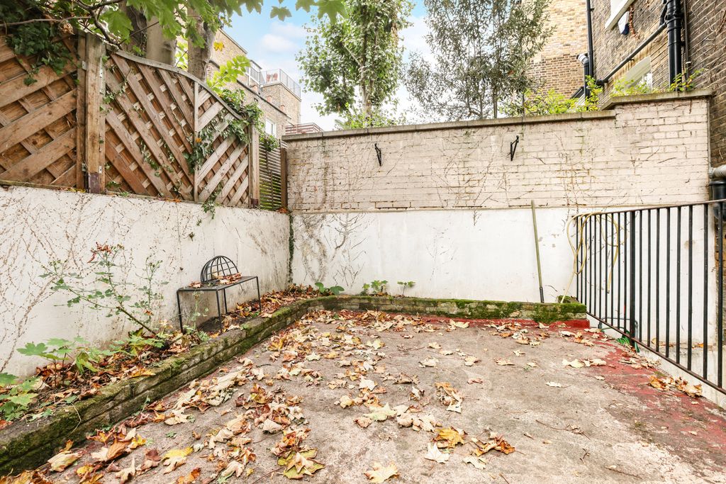 Property photo 3 of 15 Garden