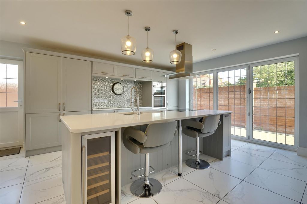 Property photo 3 of 32 D2BA53E5-E0A3-4B96-Ad55-45Aff96B3205_1_201_A.Jpeg