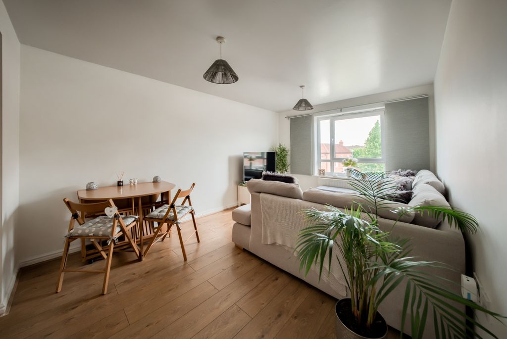 Property photo 2 of 14 Xt5A8036-Hdr(3)
