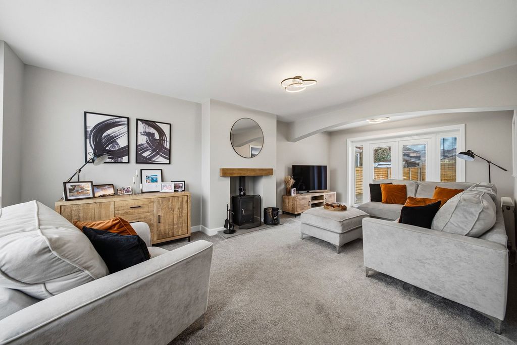 Property photo 2 of 37