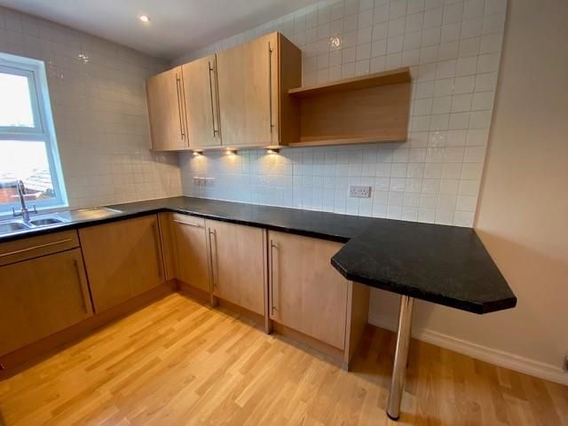 Property photo 3 of 18 Kitchen