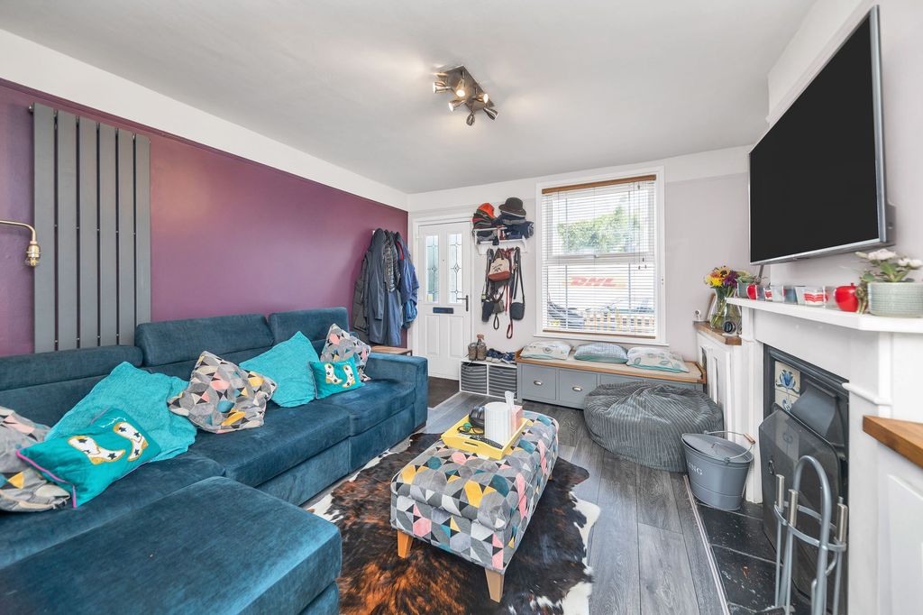 Property photo 2 of 25