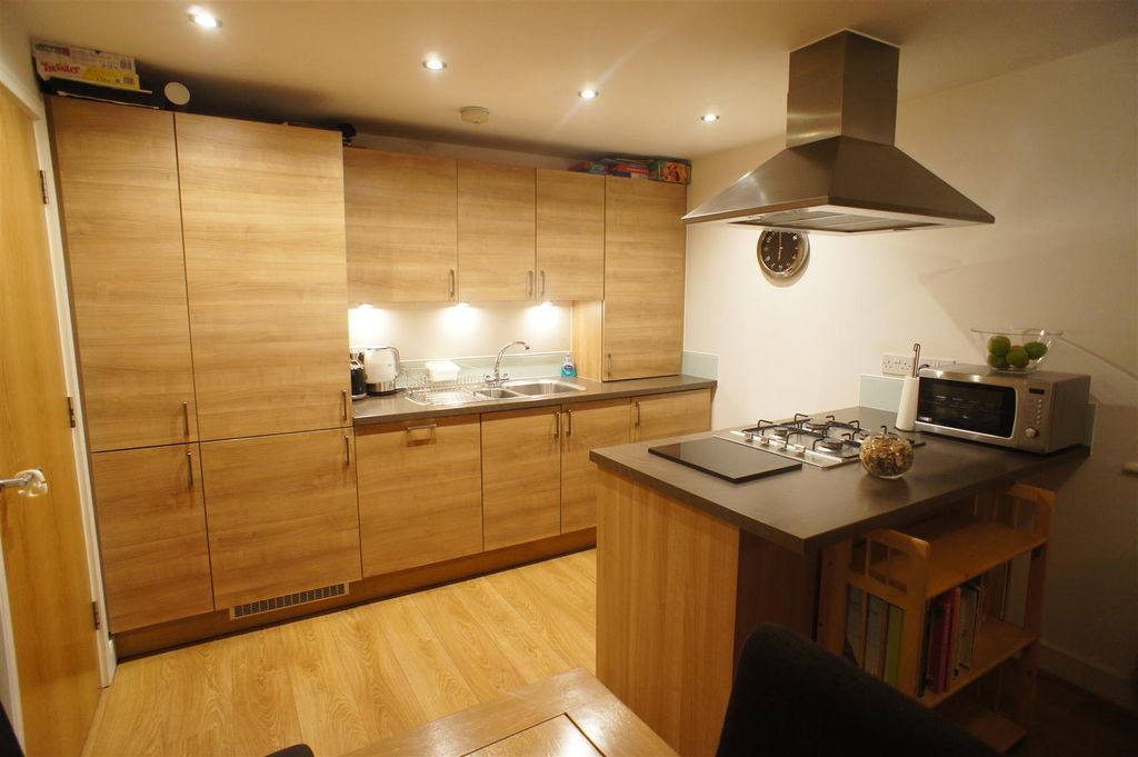 Property photo 3 of 9 Kitchen.Jpg