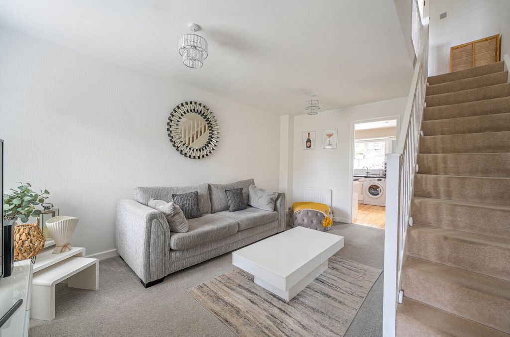 Property photo 2 of 17 1334203-12-689468...