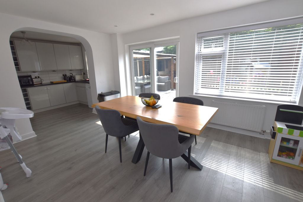 Property photo 3 of 27 Dining1