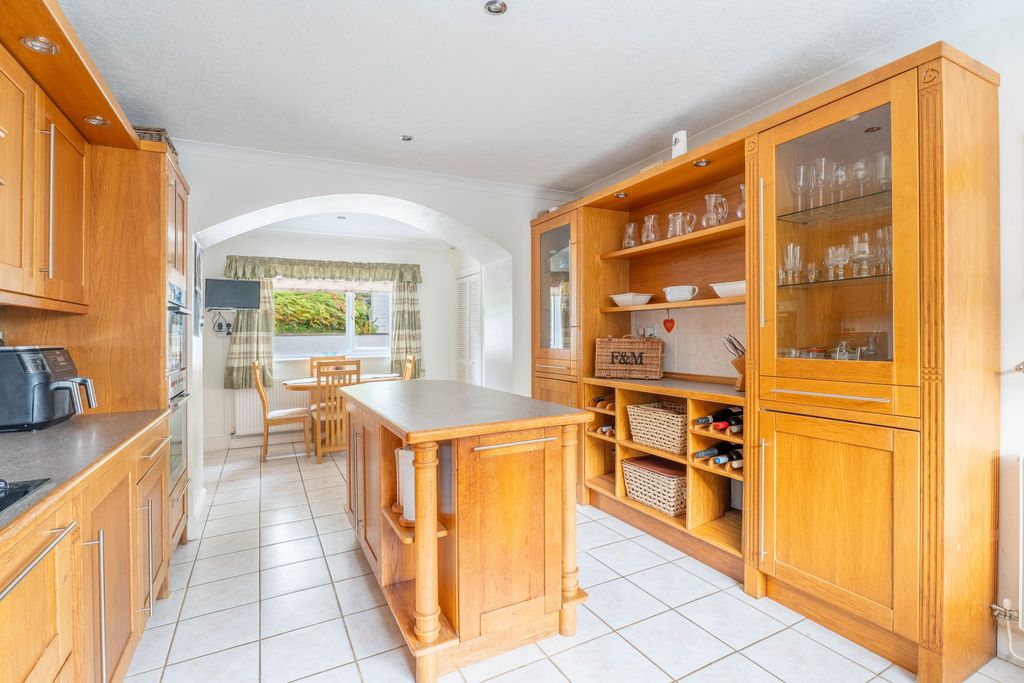 Property photo 2 of 45