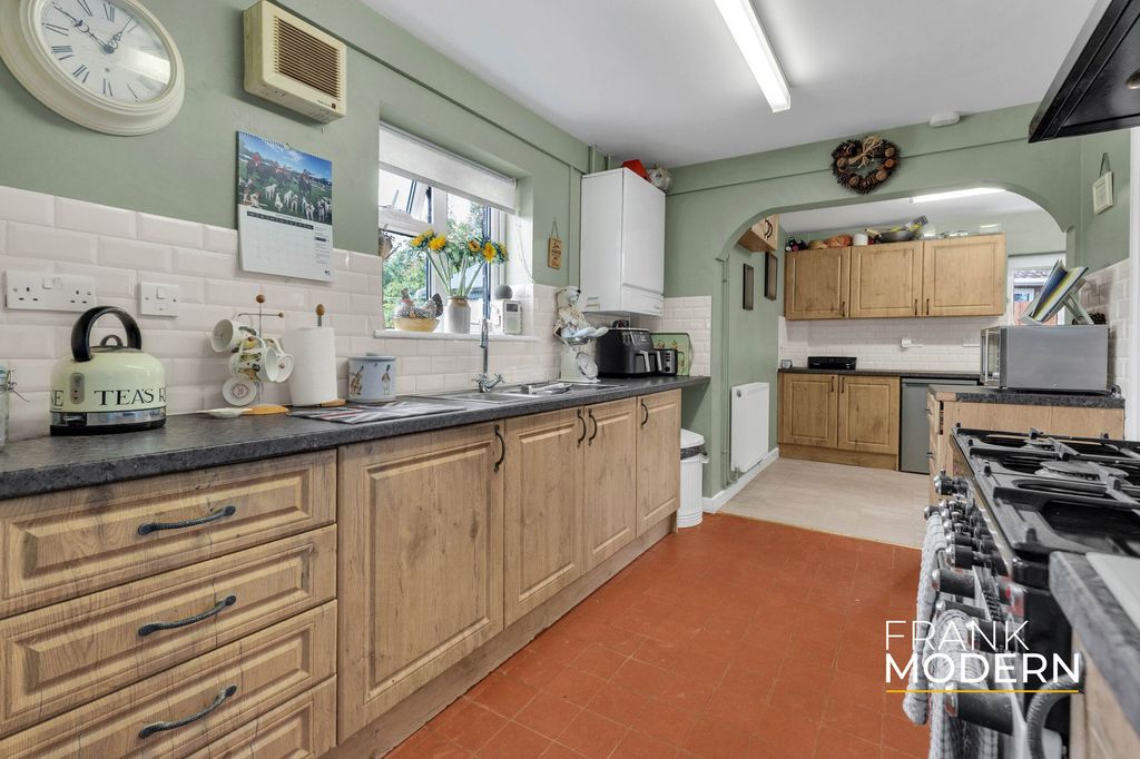 Property photo 3 of 33 Kitchen