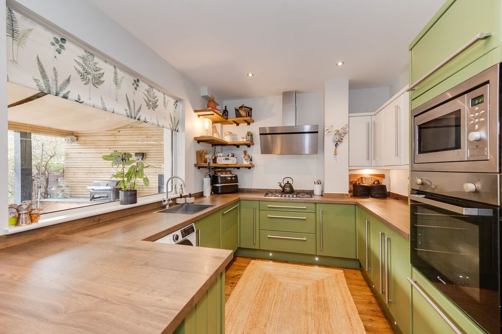 Property photo 2 of 20