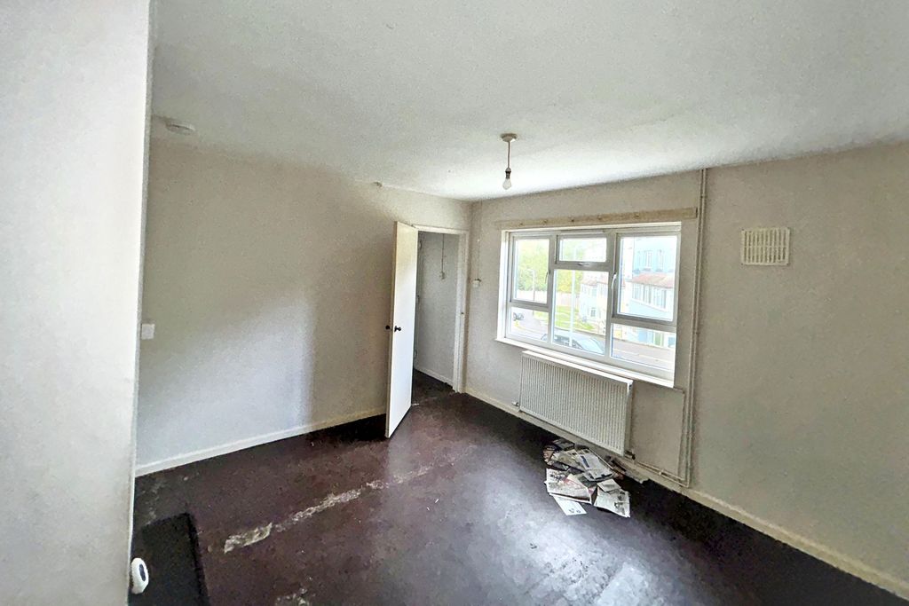 Property photo 2 of 14 46 Austin Close, Frome, Somerset, BA11 5Az