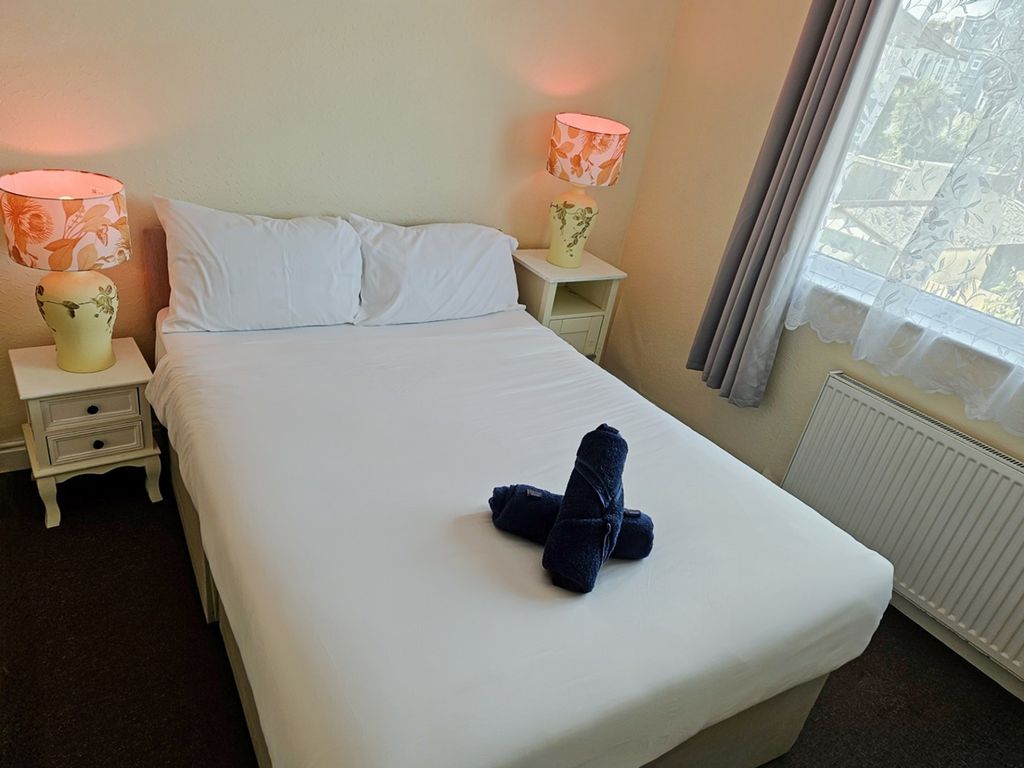Property photo 1 of 9 A Bright And Inviting Double Bedroom, Perfect For ...