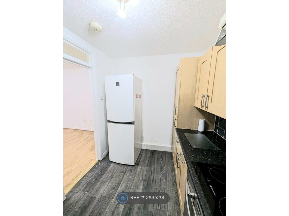 Property photo 3 of 11 Kitchen