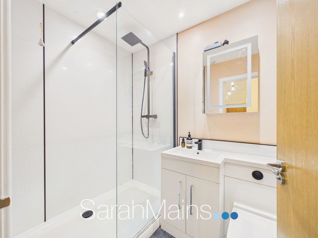Property photo 3 of 12 Bathroom