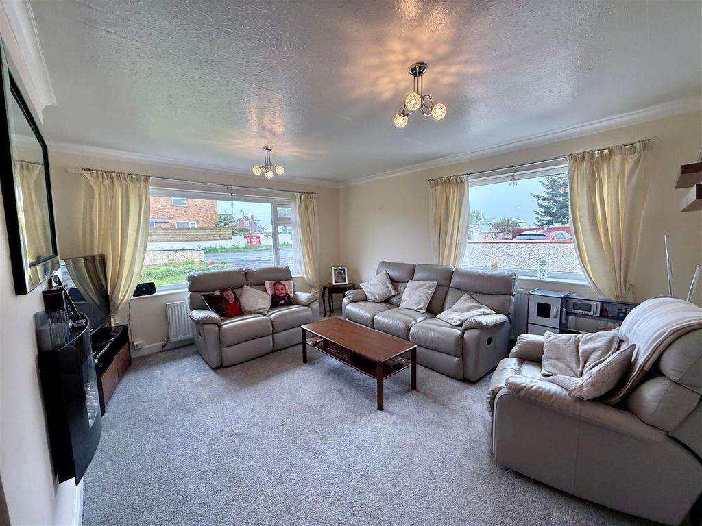 Property photo 2 of 18 Lounge 1.Jpg