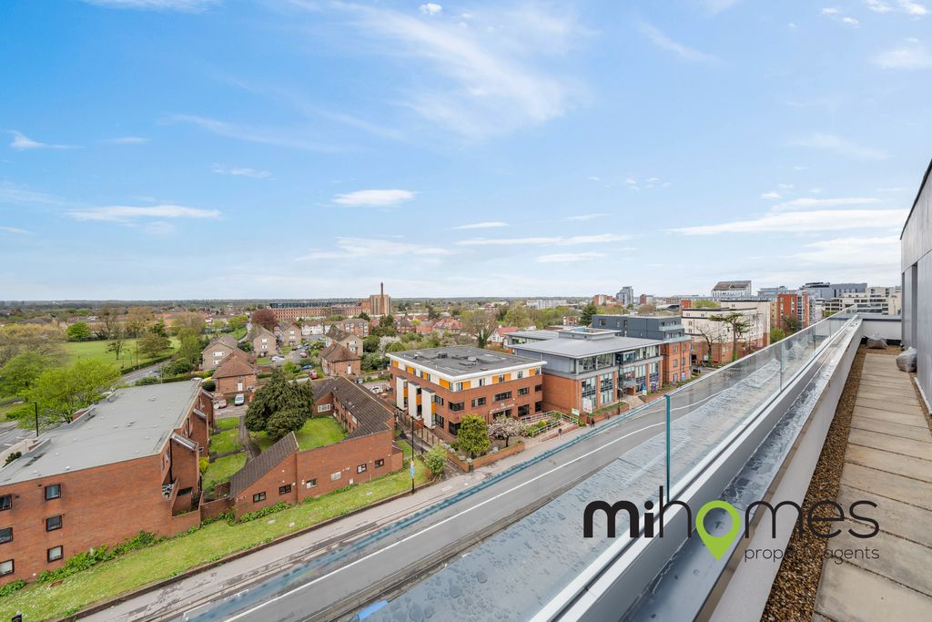 Property photo 2 of 18 Flat 84, 7 Bath Road Sl1 3Ua-9