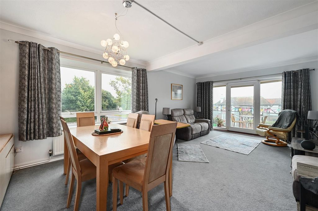 Property photo 2 of 20 7 Stoke House Tn39 (21).Jpg