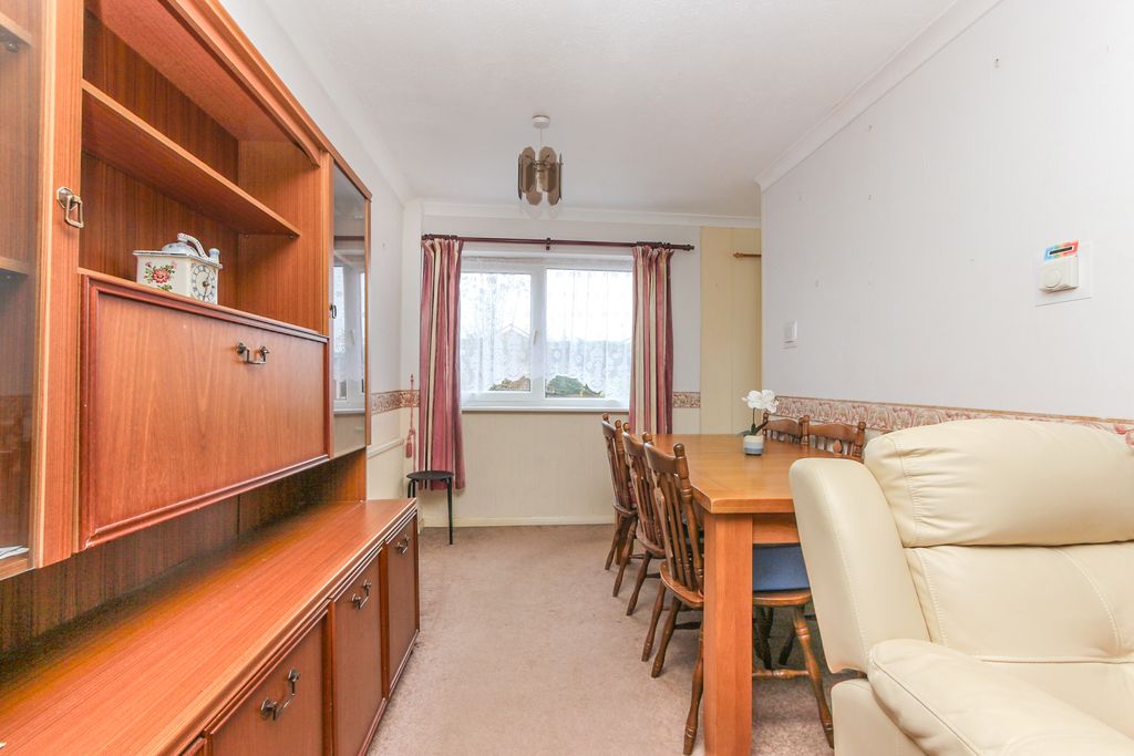 Property photo 3 of 9 Dining Area