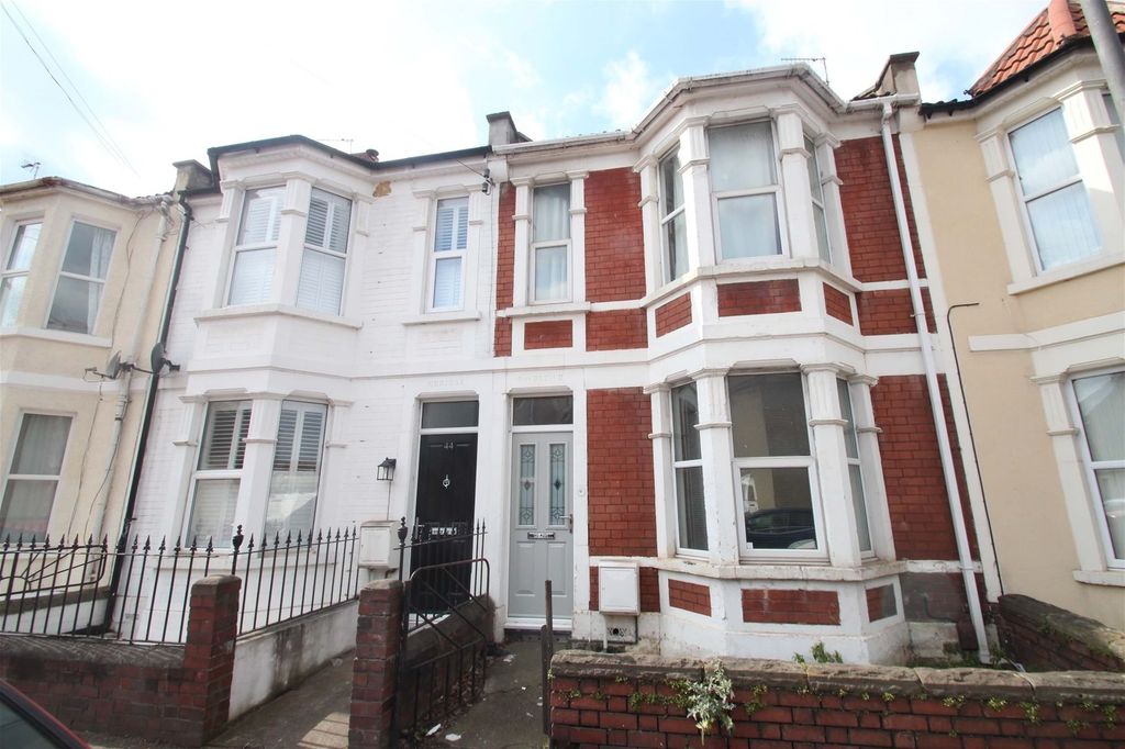 Property photo 1 of 4 Attractive Red-Brick And White-Painted Terraced Ho...