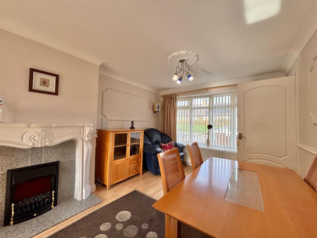 Property photo 2 of 14 Living/Dining Room